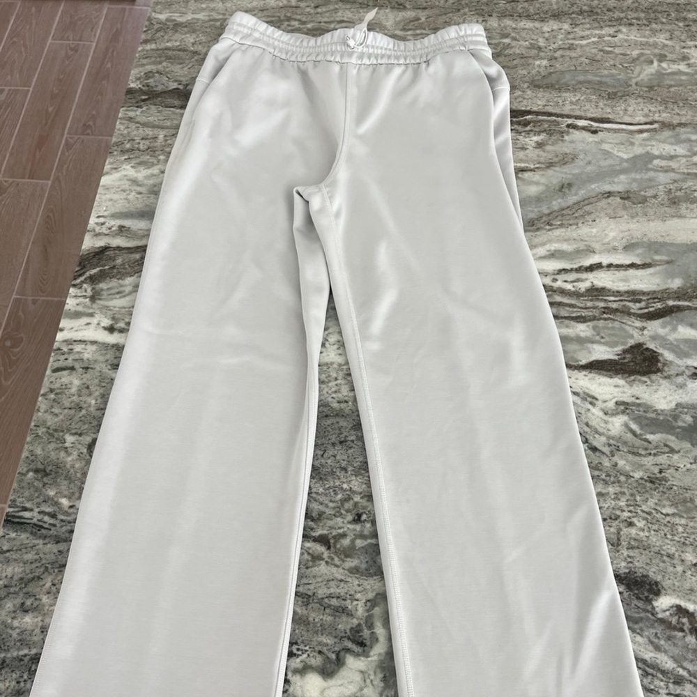 Lululemon Softstreme High-Rise Pant
Regular